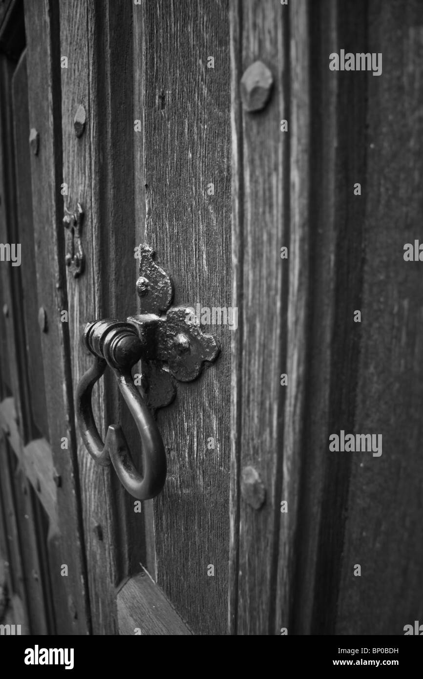 Knock Knock, porte Ouest de l'église St Mary Prittlewell Banque D'Images