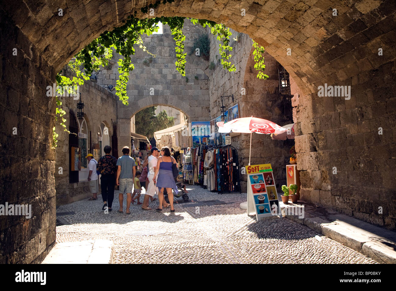 Archway entrée dans la vieille ville de Rhodes, Rhodes, Grèce Banque D'Images