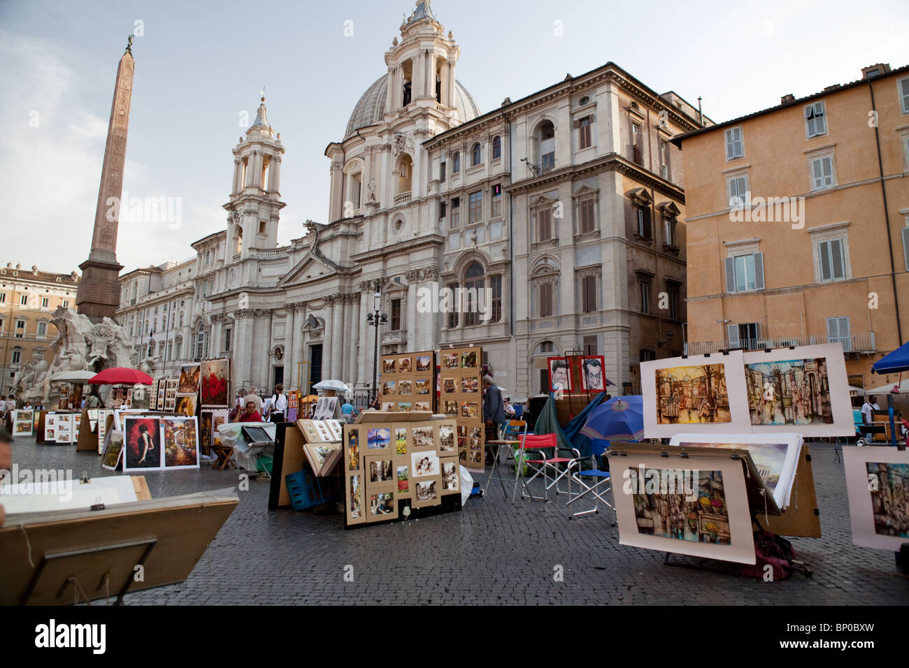 La vente de leurs œuvres d'artistes dans la rue. L'Italie, Rome, Piazza Navona. Banque D'Images
