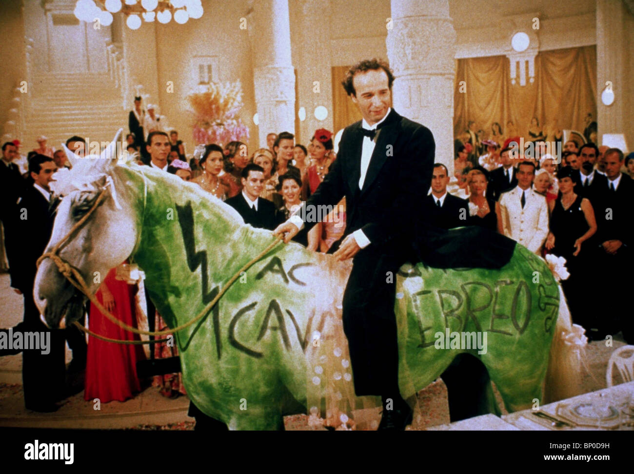 La Vita E Bella Film Completo La Vie Est Belle 1997 Roberto Benigni Banque d'image et photos - Alamy