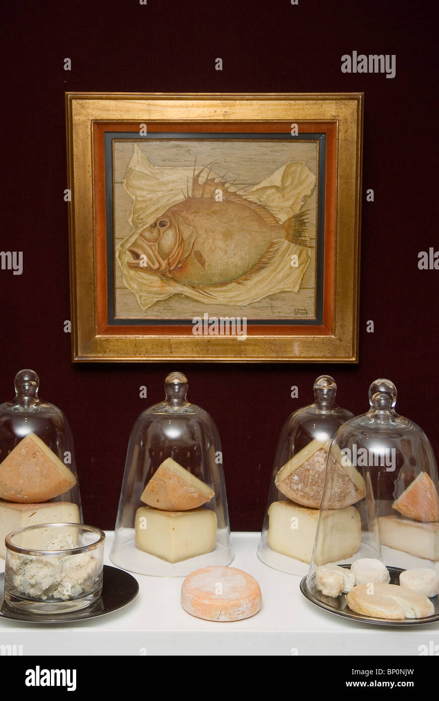 France, Paris, 6ème arrondissement, Hélène Darroze, restaurant rue d'Assas, couvre de fromage Banque D'Images