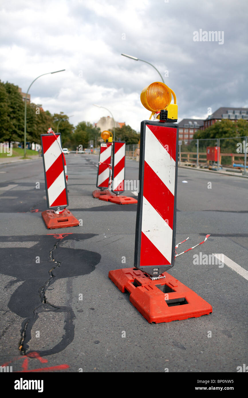 Un barrage routier sur une route, Berlin, Allemagne Banque D'Images