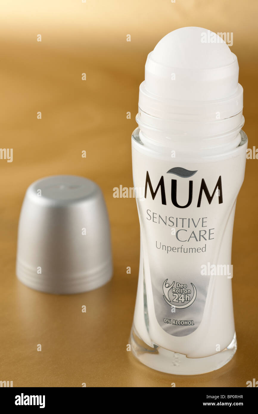 Maman sur rouleau soins sensibles déodorant aisselles non parfumé Banque D'Images