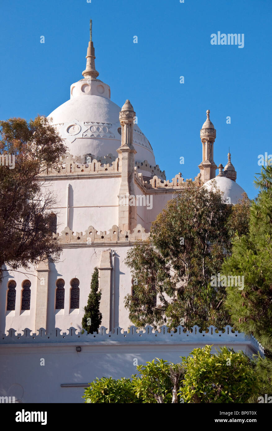 Saint Louis cathédrale construite en style Byzantine-Moorish sur colline de Byrsa surplombant la baie de Carthage, près de Tunis Banque D'Images