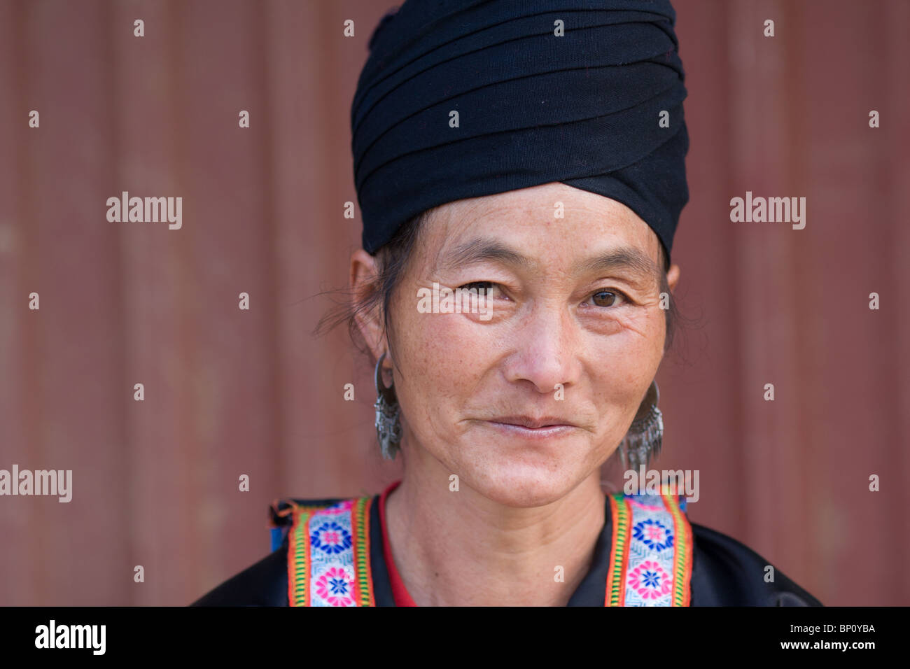 Portrait d'une femme Hmong dans le nord du Vietnam Banque D'Images