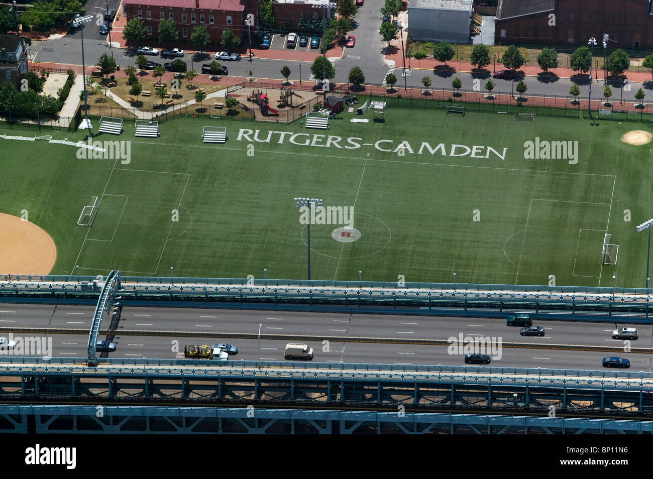 Vue aérienne au-dessus du terrain de soccer de l'université Rutgers du New Jersey de Camden Banque D'Images