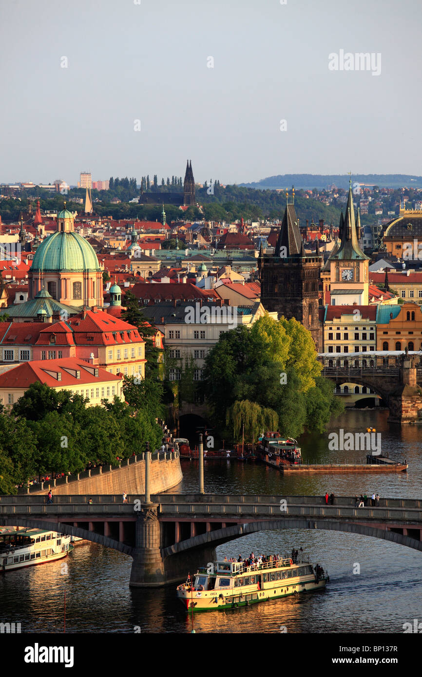 République tchèque, Prague, Vieille Ville skyline, Vltava, voile Banque D'Images