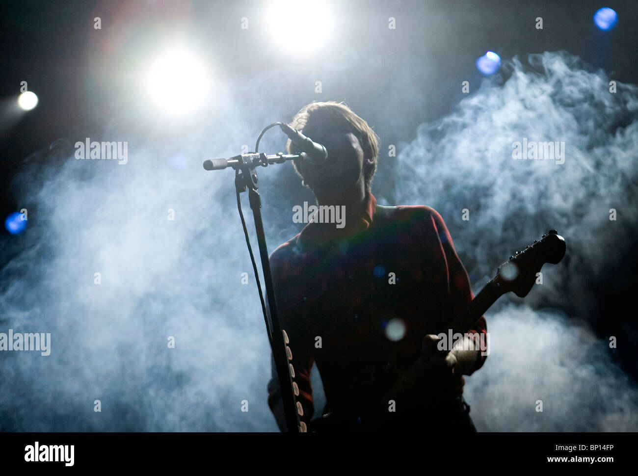 Alex Kapranos de Franz Ferdinand en live. Banque D'Images