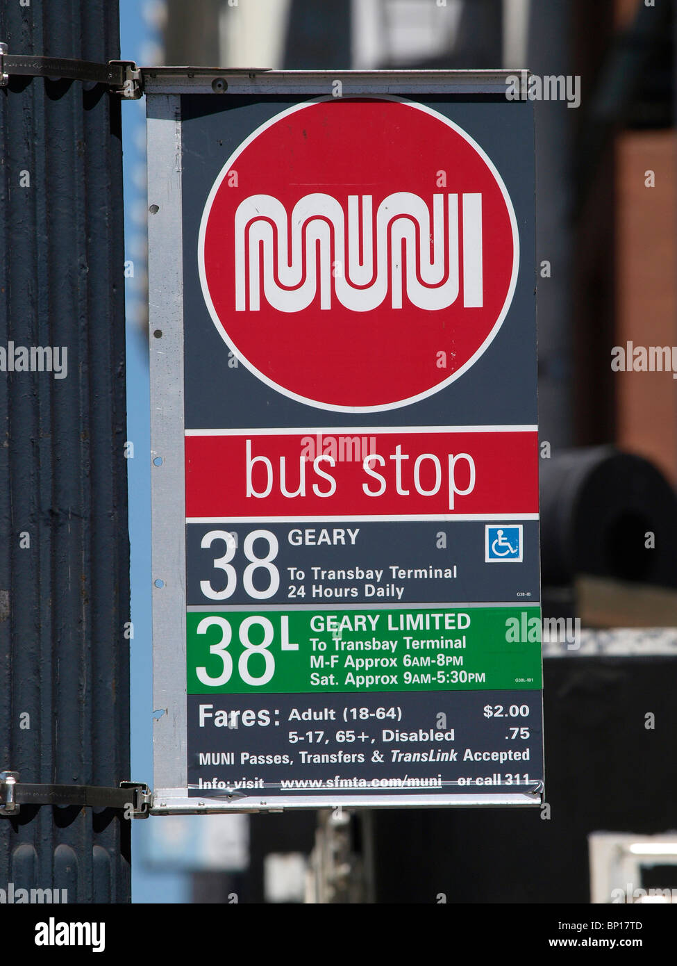 Arrêt de bus MUNI signe sur l'Geary Street San Francisco USA. Banque D'Images