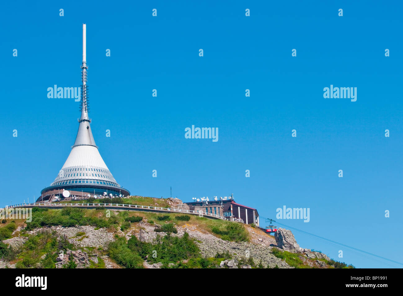 République Tchèque, Liberec - 1012 mètres de haut, la tour de télévision et d'hôtel - architecte hubacek Banque D'Images