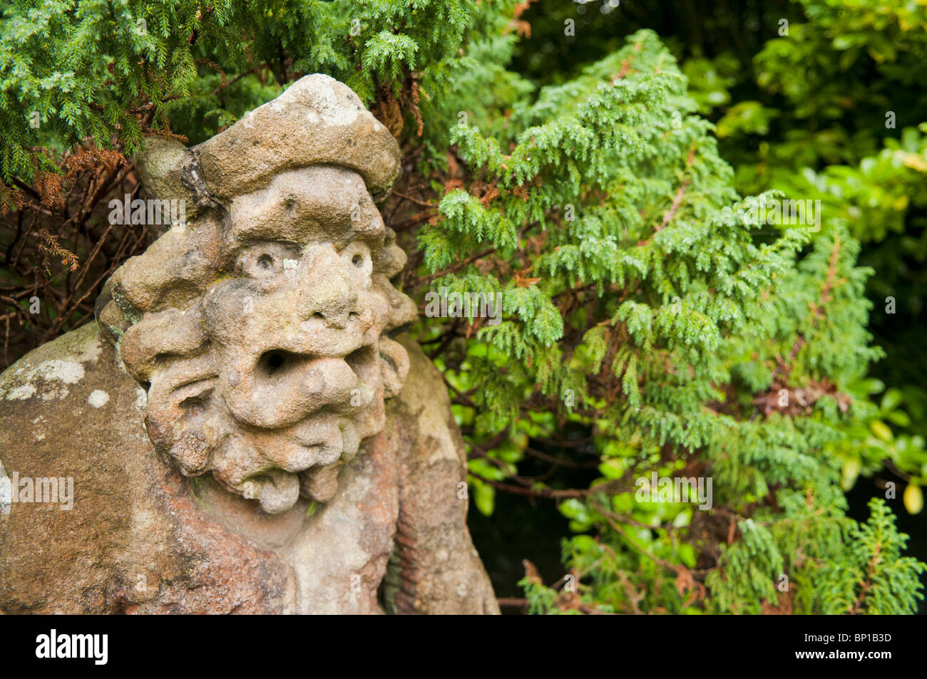 Statue japonaise dans un jardin japonais à le Haras National, Kildare Banque D'Images