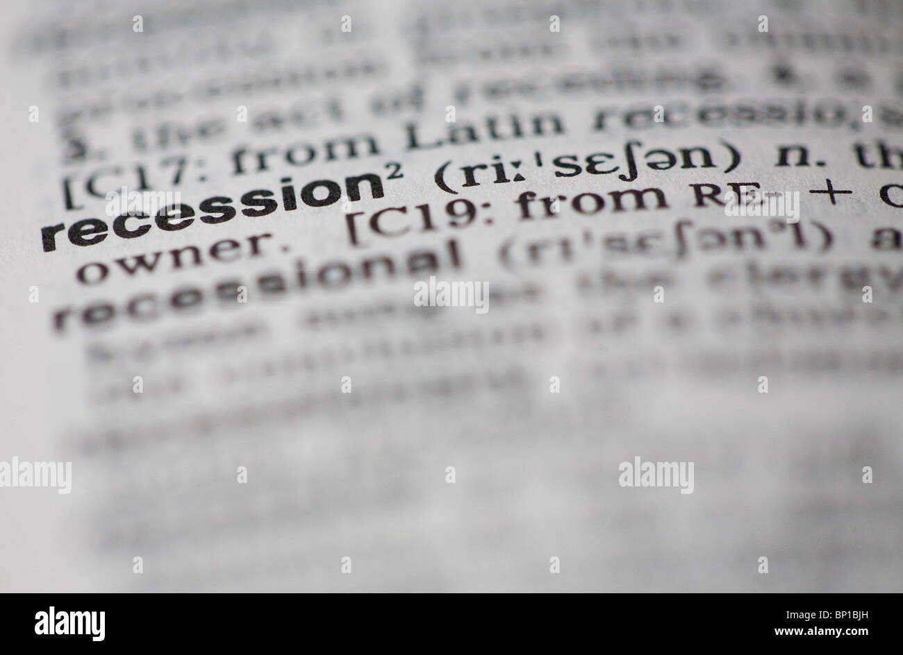 Close-up d'une entrée de dictionnaire - récession. Photo par James Boardman Banque D'Images