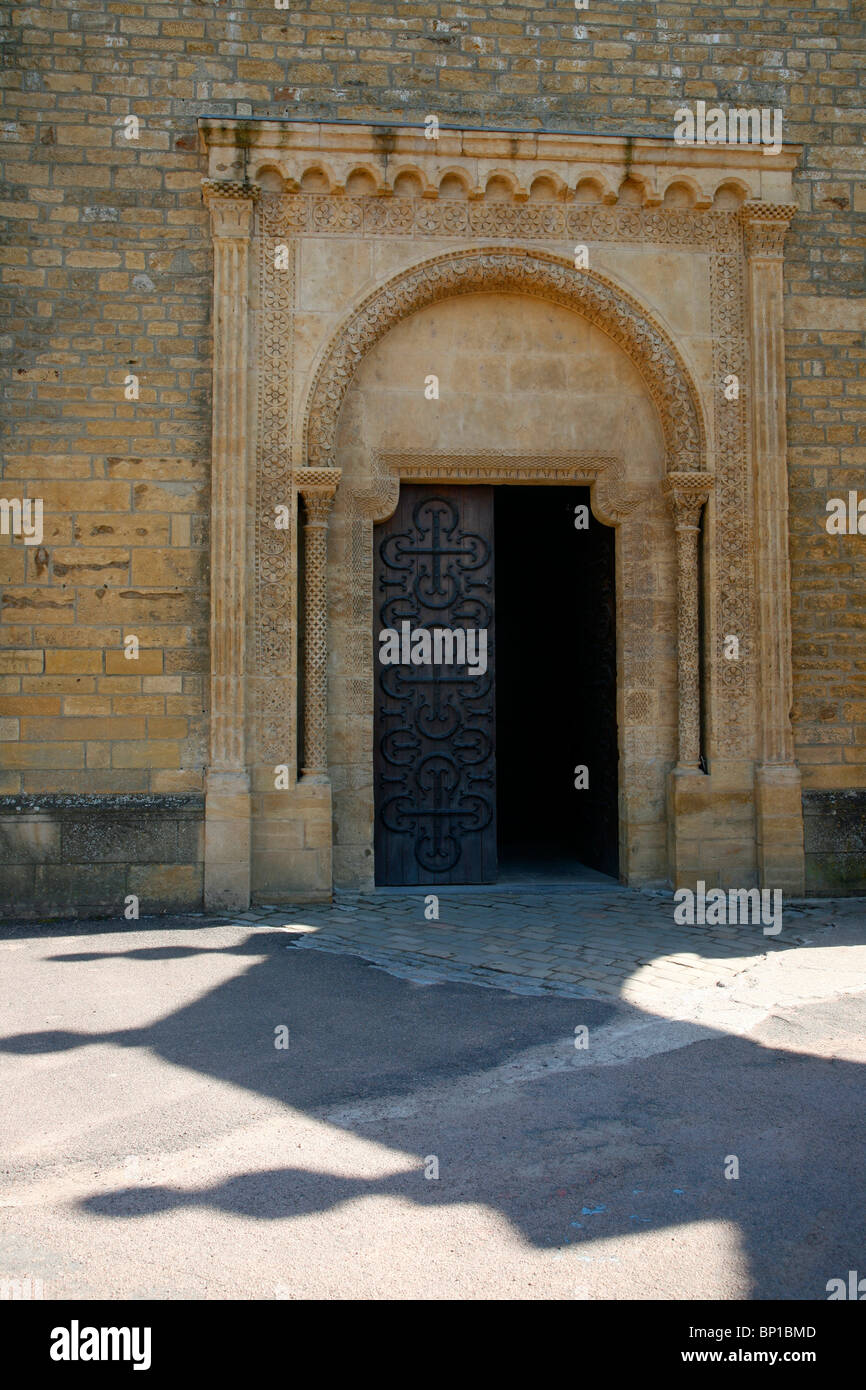 France, Bourgogne, Saône-et-Loire (71), Paray-le-Monial, basilique du Sacré-Cœur, porte du nord Banque D'Images