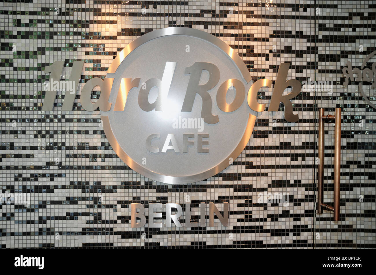 Hard Rock Café logo dans Berlin Allemagne Juillet 2010 Banque D'Images