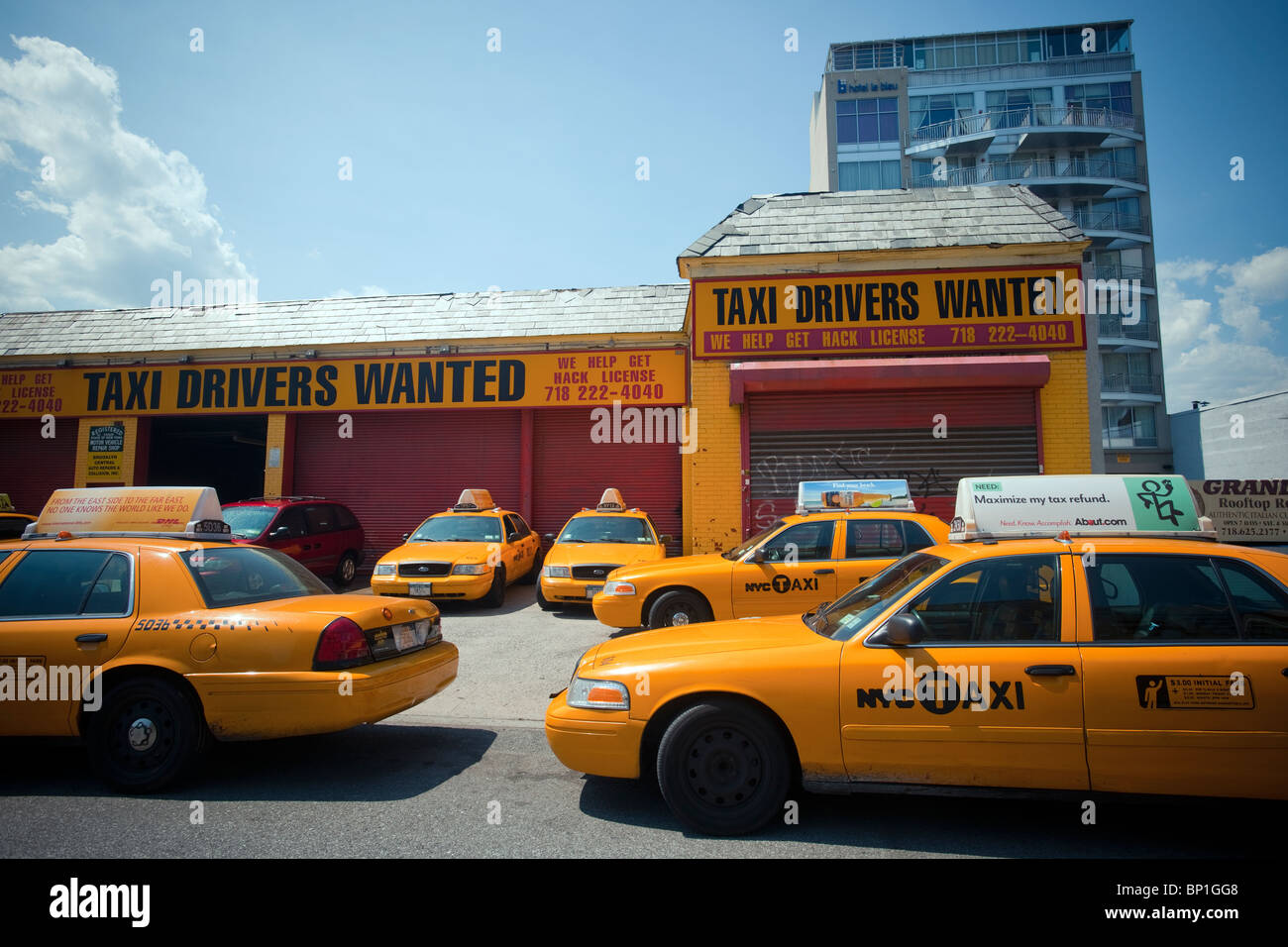 Un taxi garage est vu dans le quartier Park Slope de Brooklyn, à New