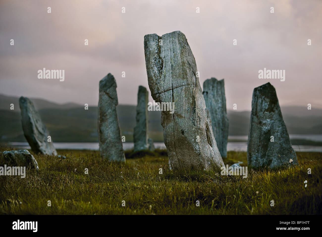Callanish III (3) pierres (ou Calanais), l'île de Lewis, Hébrides extérieures, au Royaume-Uni. Cnoc Fhillibhir Bheag menhirs Banque D'Images