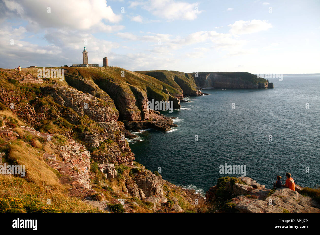 France, Bretagne, Côtes d'Armor (22), Plevenon, Cap Fréhel et son phare Banque D'Images