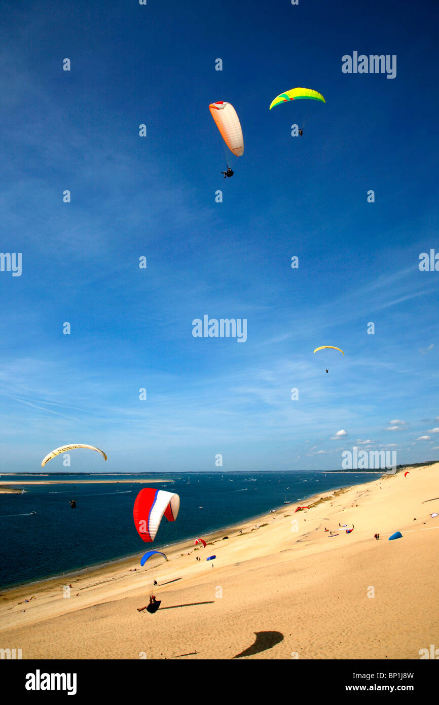 France, aquitaine, gironde (33) - Le Pyla sur Mer, la Dune du Pilat et le Bassin d'Arcachon, parapente Banque D'Images