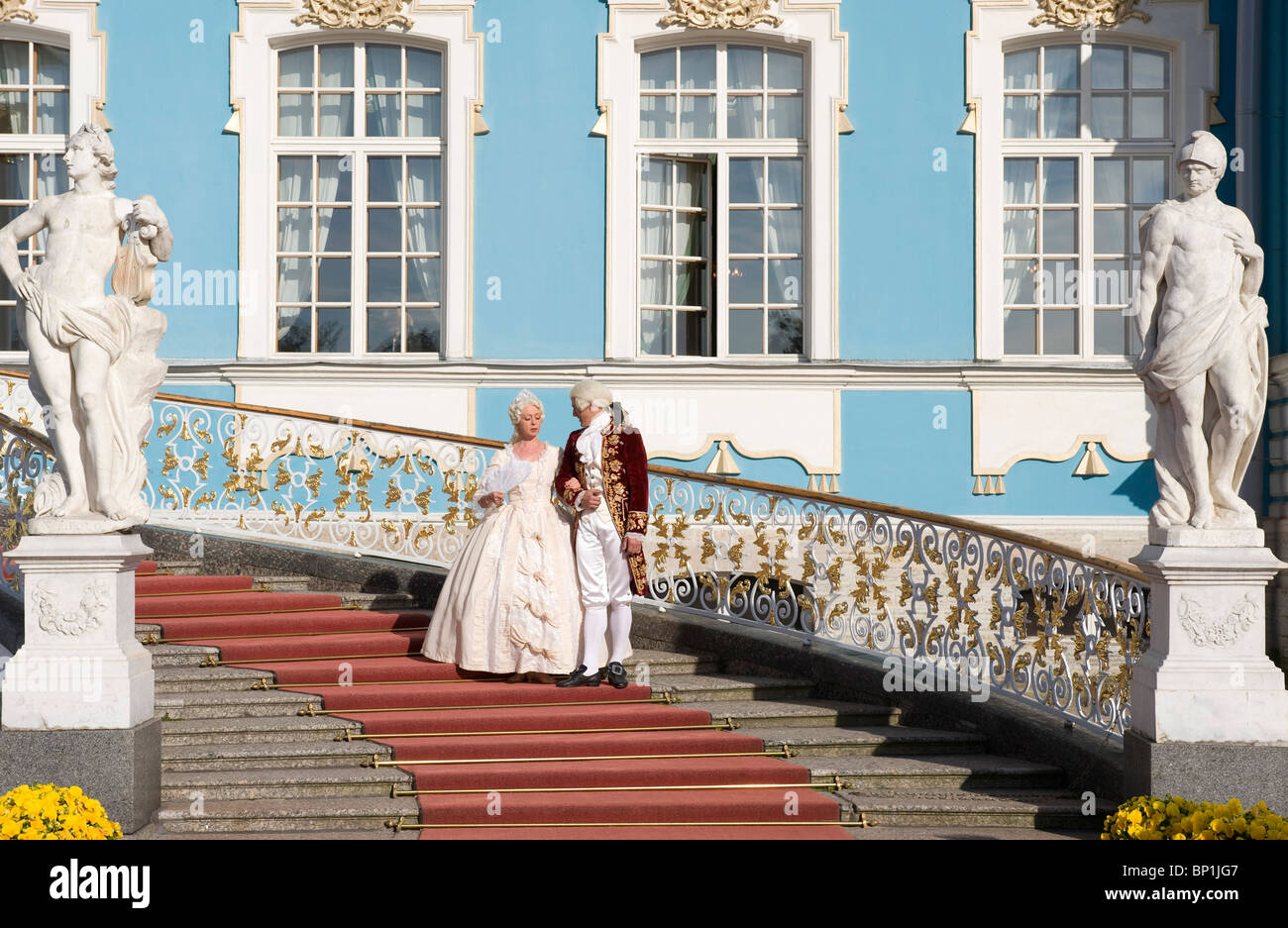 Un couple portant des costumes historiques, Saint Petersburg, Russie Banque D'Images