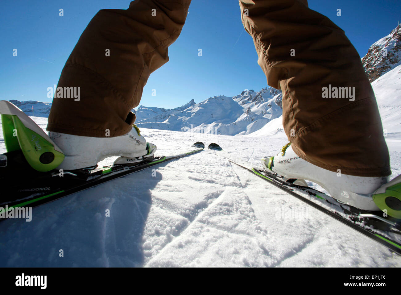 France, Alpes, Savoie, Courchevel 1850, la skieuse femelle Banque D'Images
