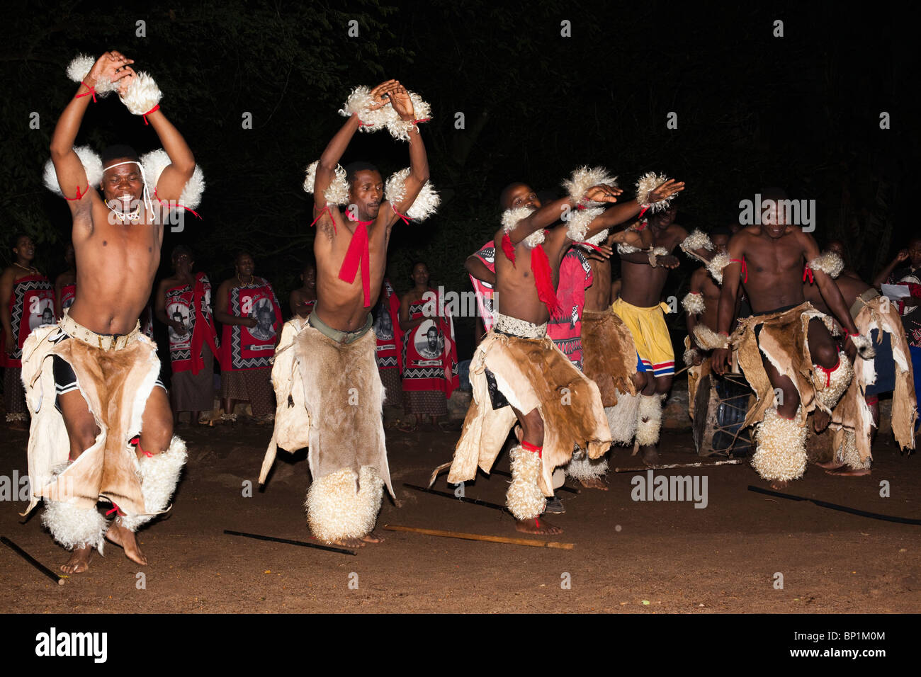 Des danseurs traditionnels swazi, réserve Mlilwane, Swaziland, Afrique Banque D'Images
