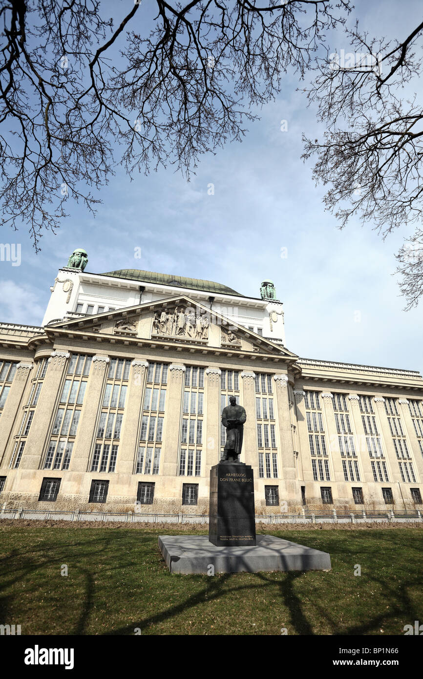 Bâtiment des archives de l'État croate à Zagreb Banque D'Images