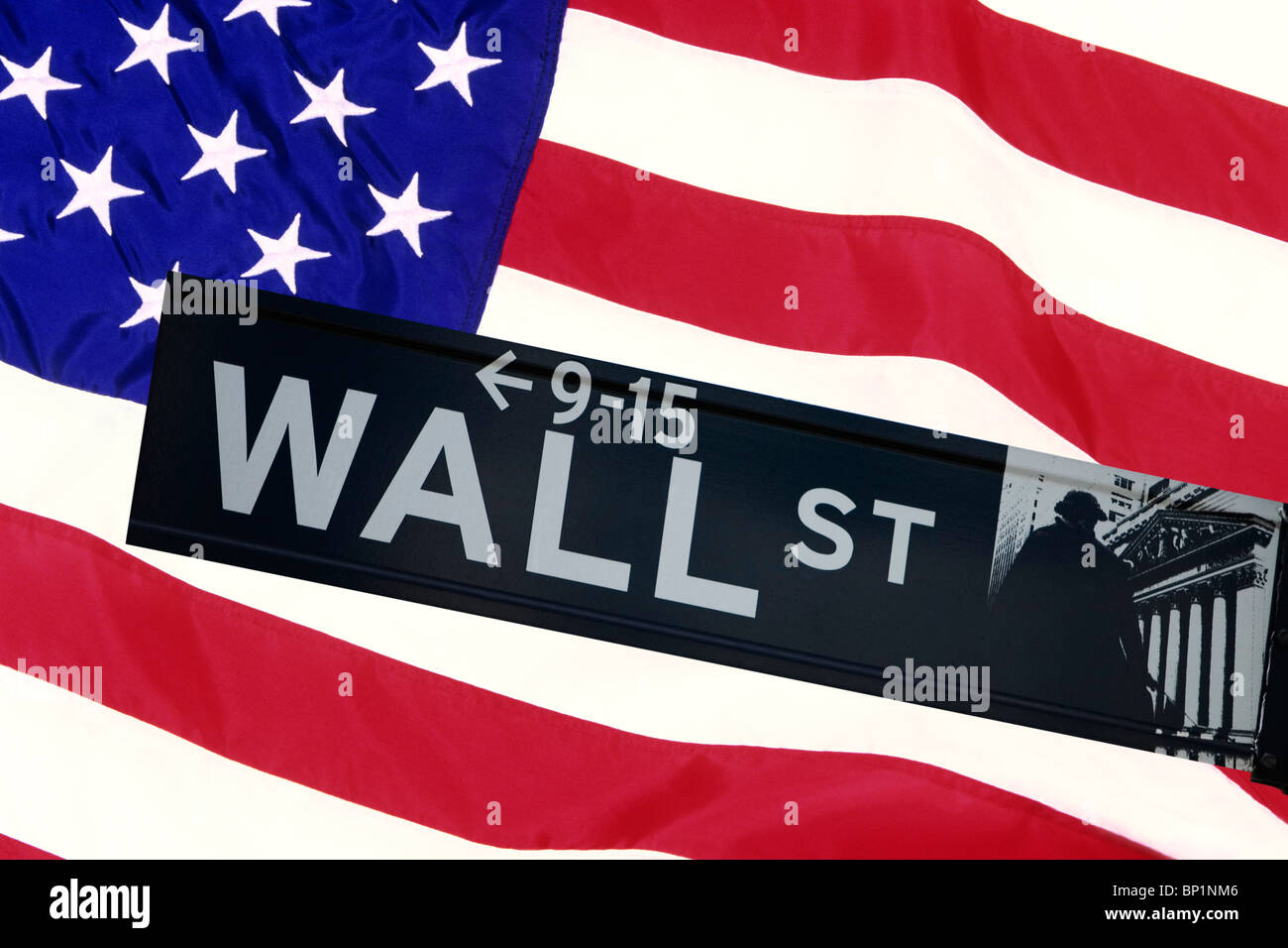 Wall street signe devant le drapeau des États-Unis Banque D'Images
