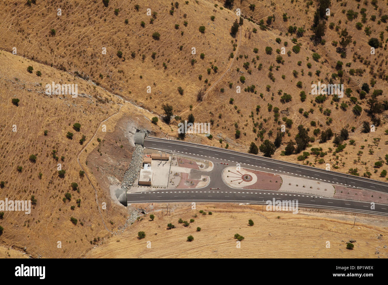 Tunnel sur la route de Santiago au nord à Chicureo, Chili, Amérique du Sud - vue aérienne Banque D'Images