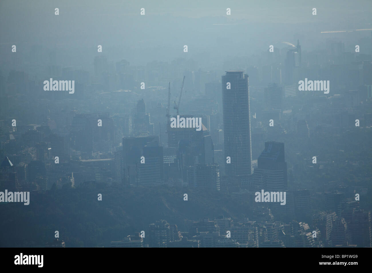Plus de smog Santiago, Chili, Amérique du Sud - vue aérienne Banque D'Images