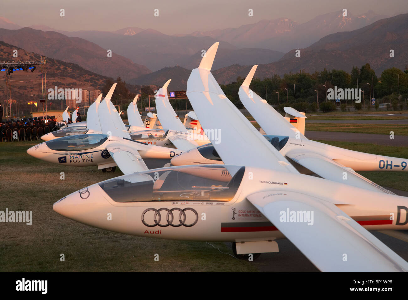 Dernière Lumière sur les planeurs au FAI World Grand Prix de planeur, l'Aérodrome de Vitacura, Santiago, Chili, Amérique du Sud Banque D'Images