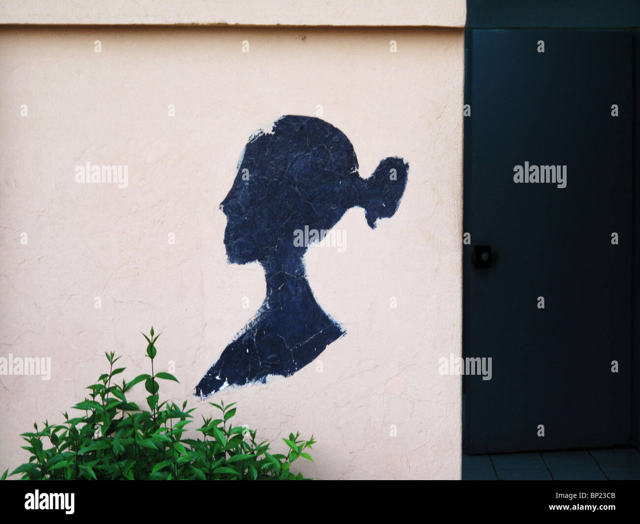 Le Niger. Niamey. Signer pour les dames toilettes Banque D'Images