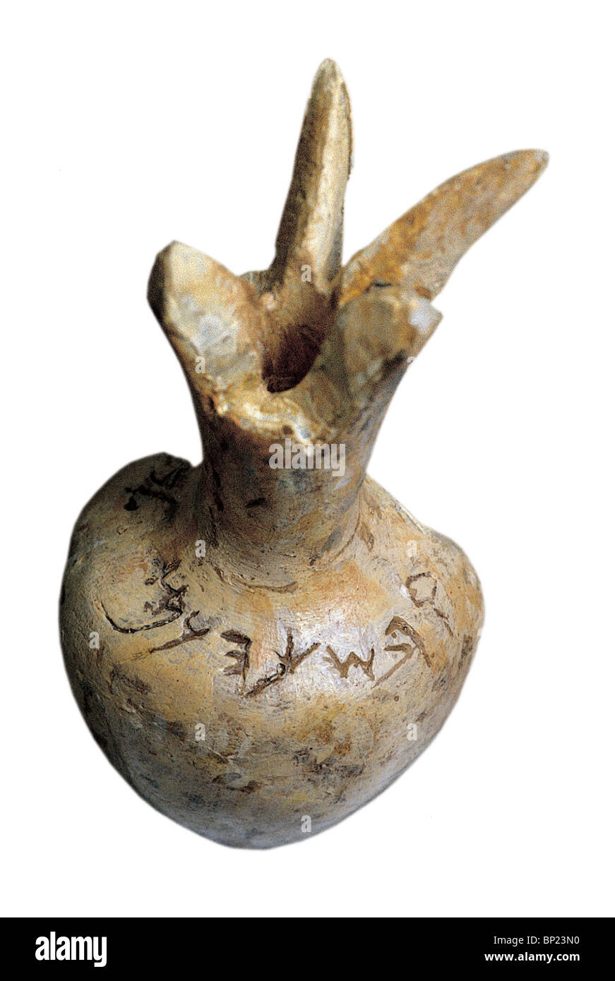 Pomme grenade, PEUT-ÊTRE DE L'ornement dans le temple de Salomon. L'inscription se lit comme suit : ' APPARTENANT À SAINT...AU PRÊTRE' Banque D'Images