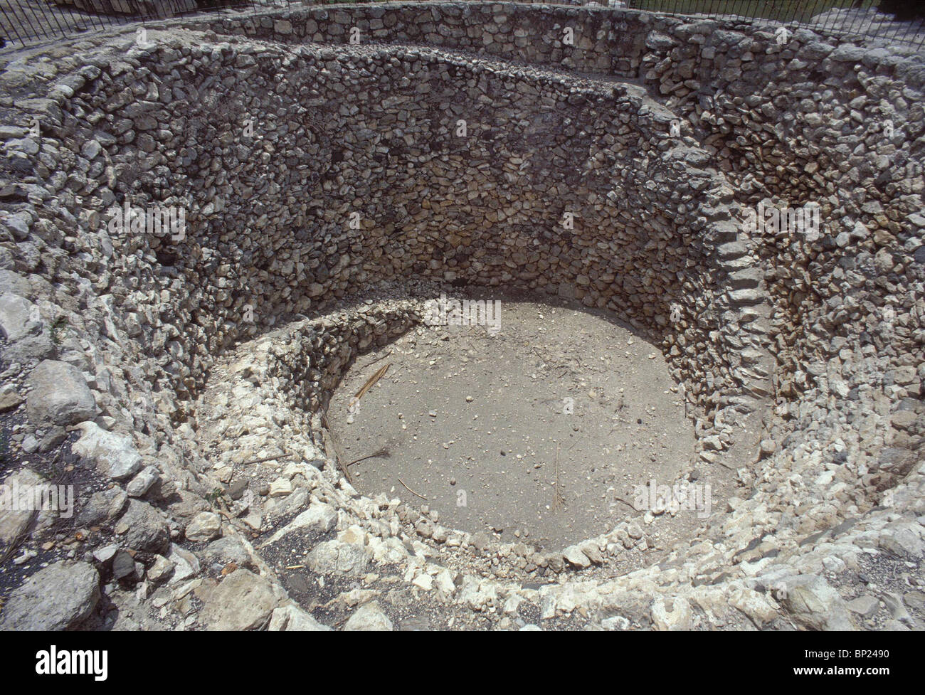 437. Meguiddo - PUBLIC GRAIN STORAGE SILLO CONSTRUIT PAR LE ROI JEROBEAM, 792-752 B.C. Banque D'Images