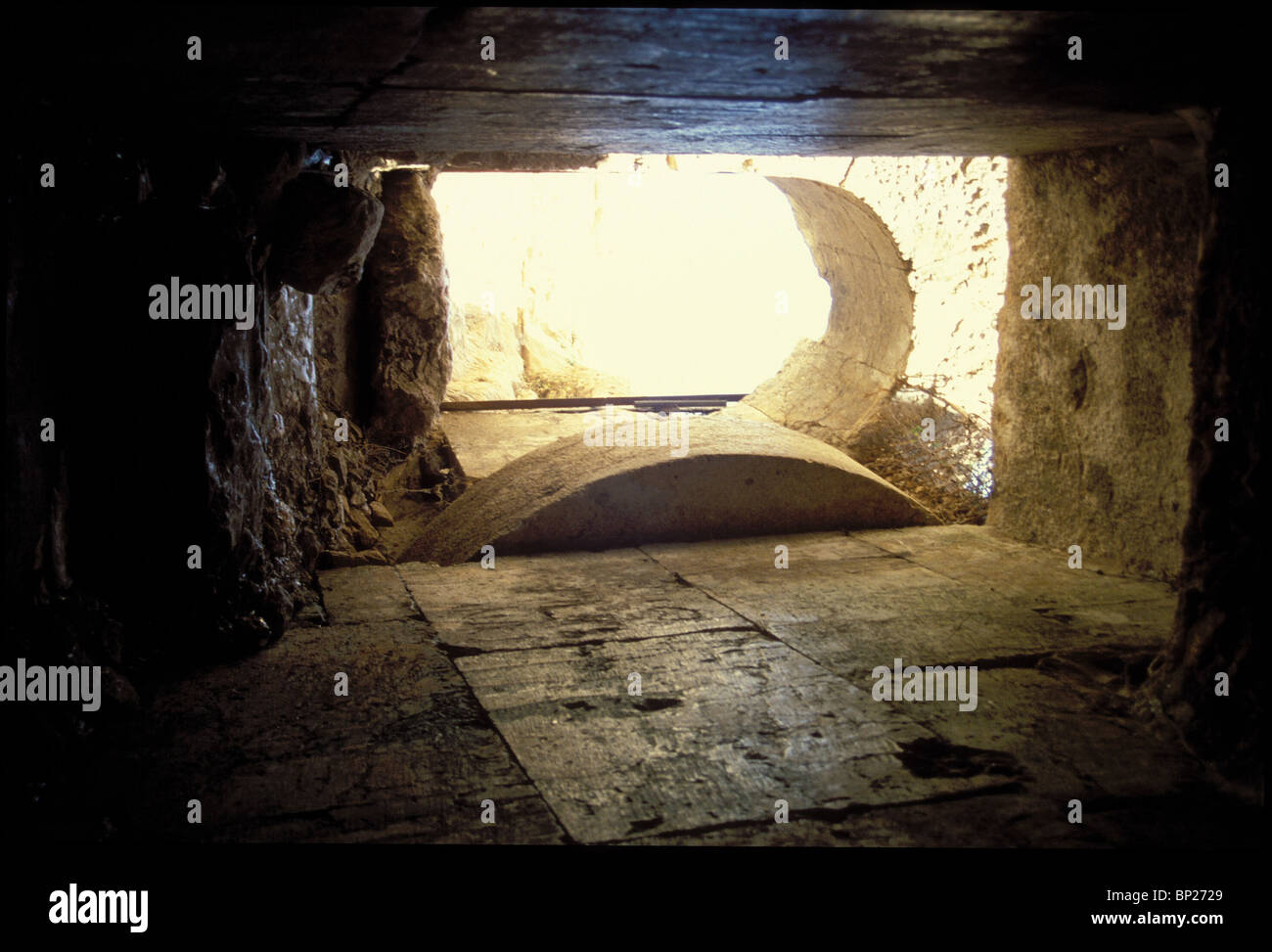 1393. Jérusalem, une grotte funéraire AVEC UN ROLLING STONE' GATE, traditionnellement connu sous le nom de "Tombeau d'Hérode Banque D'Images