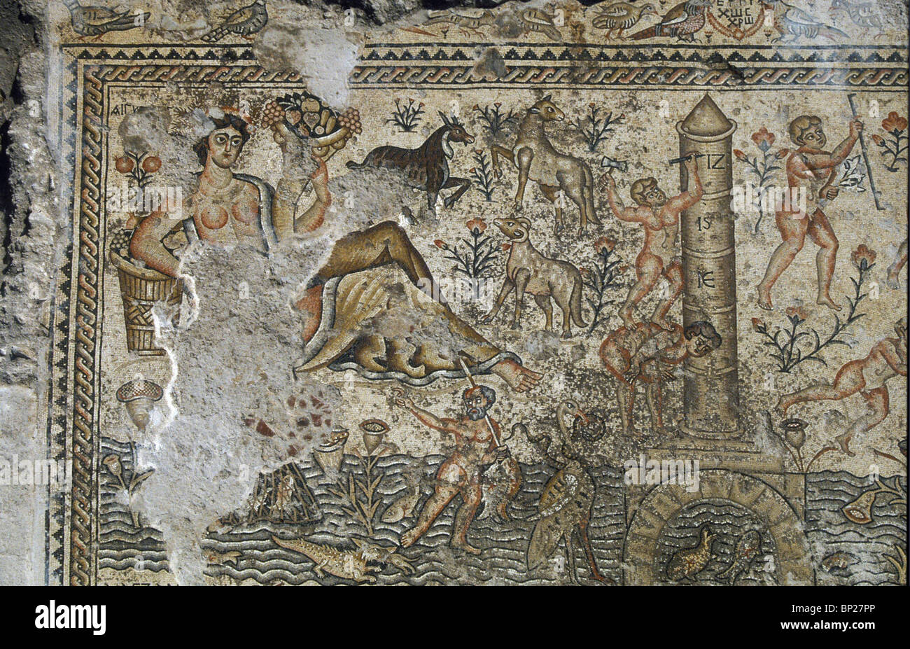 SEPPHORIS sol de mosaïque À PARTIR D'UN LA FIN DE L'édifice romain datant du 5ème. C. A.D. DÉTAIL DE L'angle supérieur gauche montrant une femme Banque D'Images