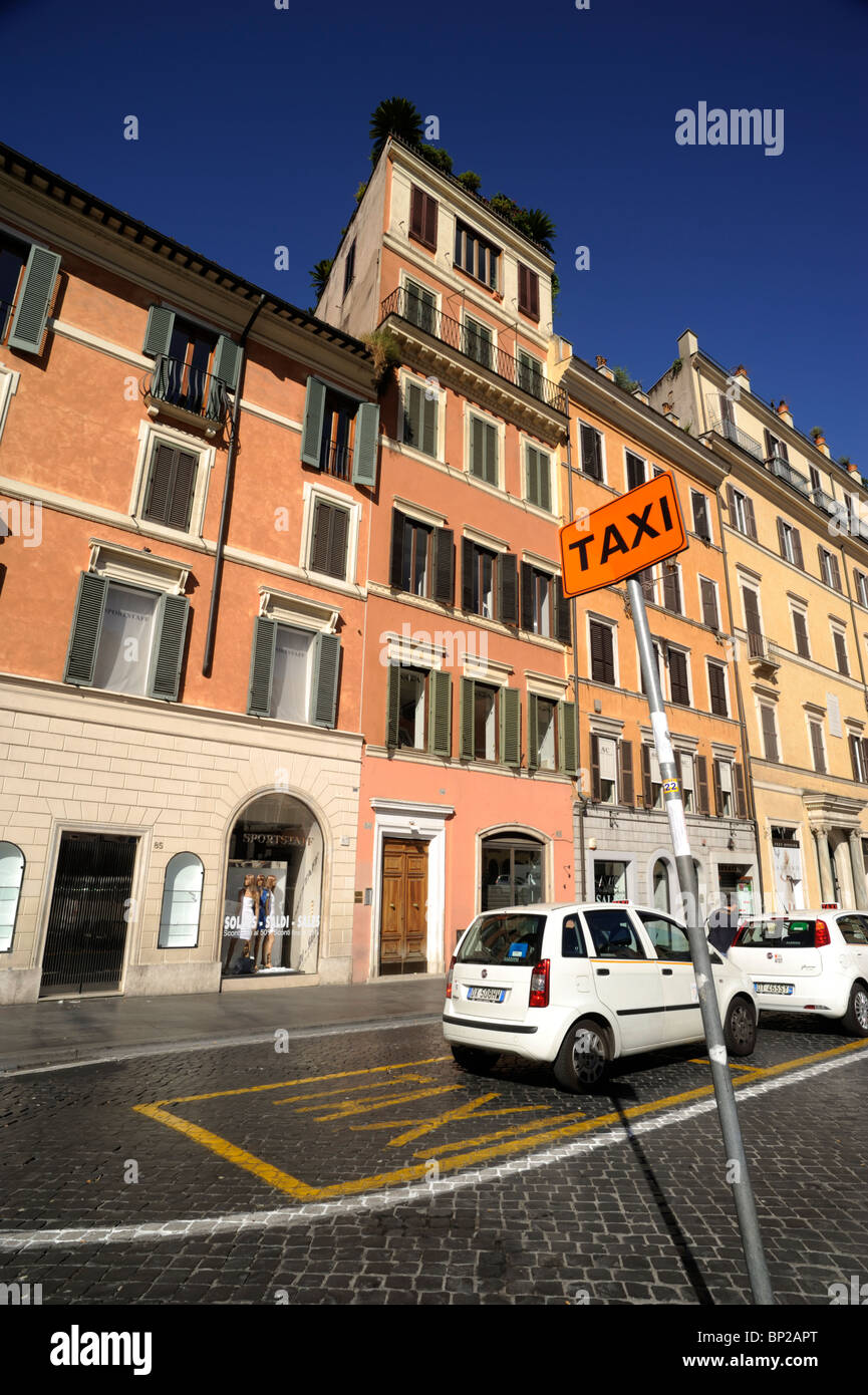 Italie, Rome, station de taxi sur la Piazza di Spagna Banque D'Images