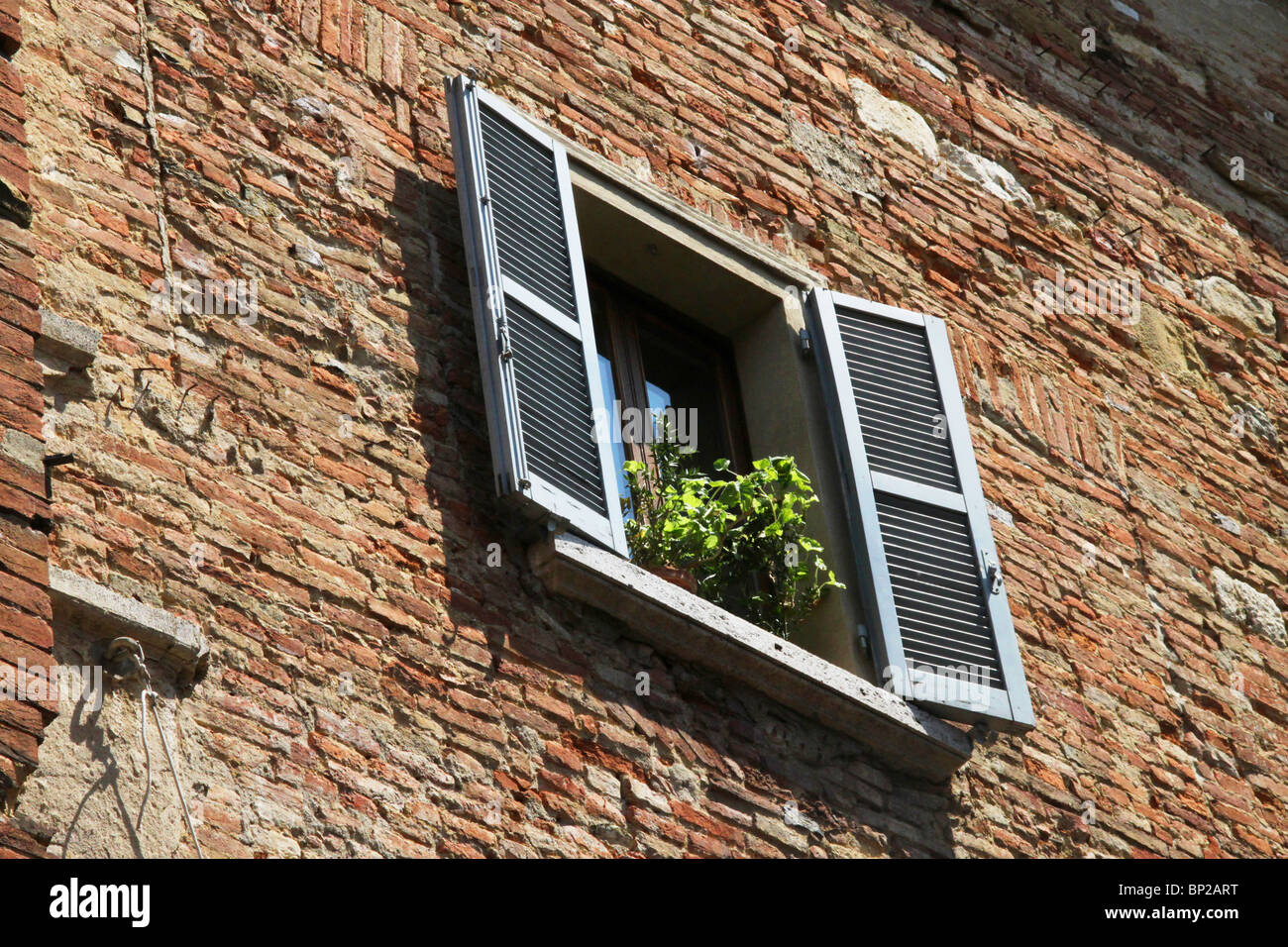 Les volets bleus, Montepulciano, Toscane, Italie Banque D'Images