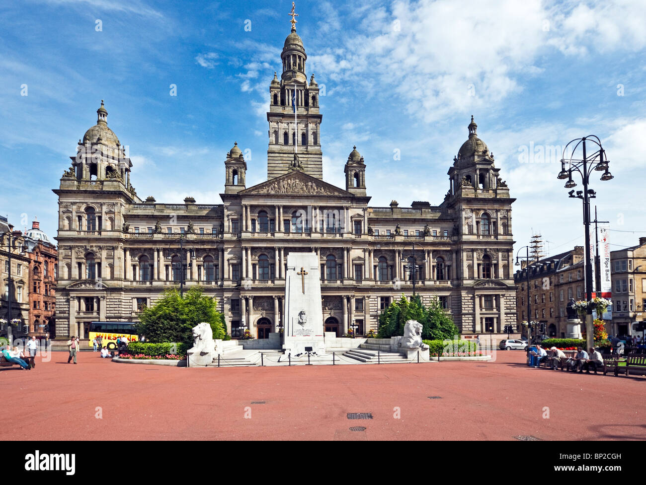 Glasgow City Chambers à George Square Glasgow Ecosse avec cénotaphe à l'avant Banque D'Images