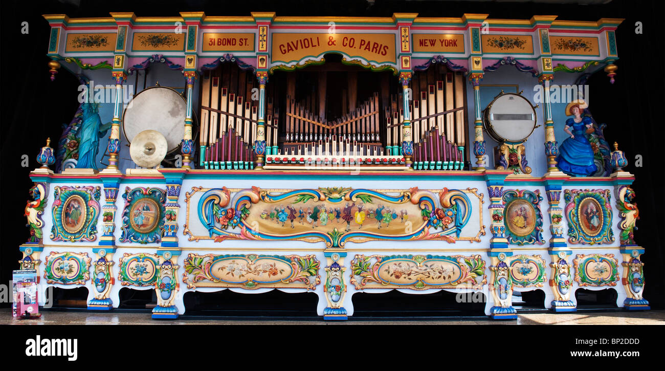 Victorien Gavioli fairground orgue à un bain à vapeur juste en Angleterre. Vue panoramique Banque D'Images