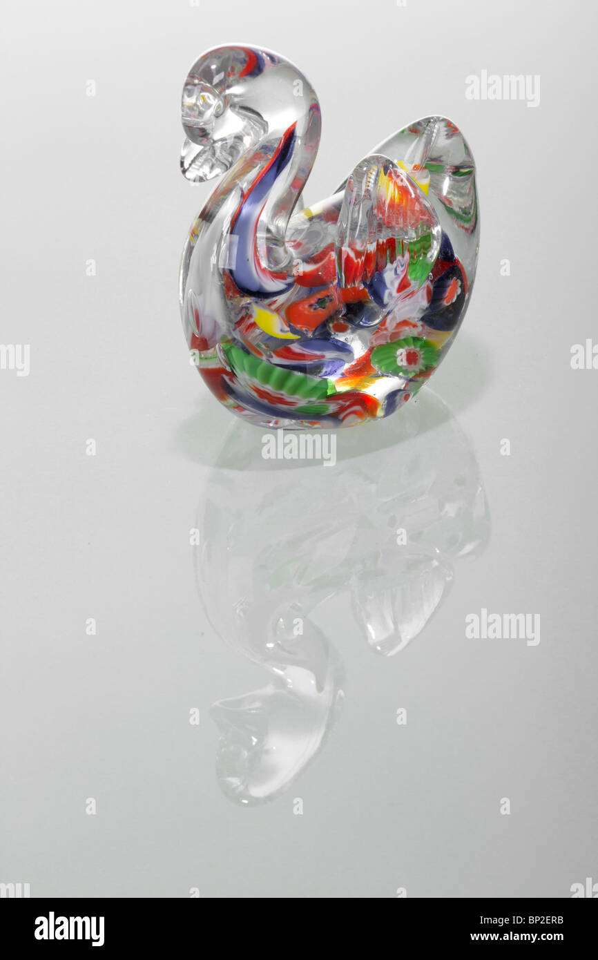 Le Verre fait main avec Swan swirls of color Banque D'Images
