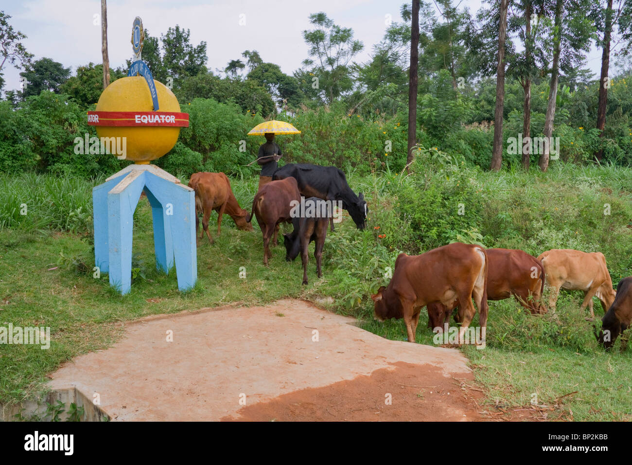 Équateur signe sur le côté de la route dans les zones rurales de l'ouest du Kenya. Banque D'Images