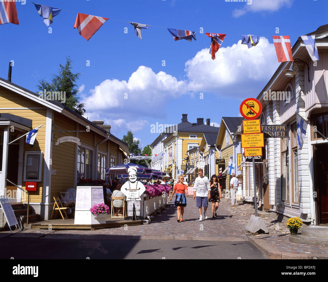 Rue pavée de la vieille ville de Porvoo, Uusimaa, région, République de Finlande Banque D'Images