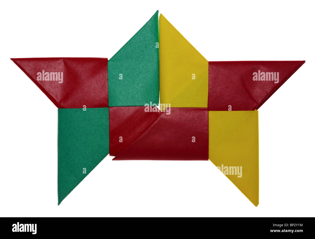 Vert, rouge et jaune shuriken origami étoiles de ninja. Banque D'Images