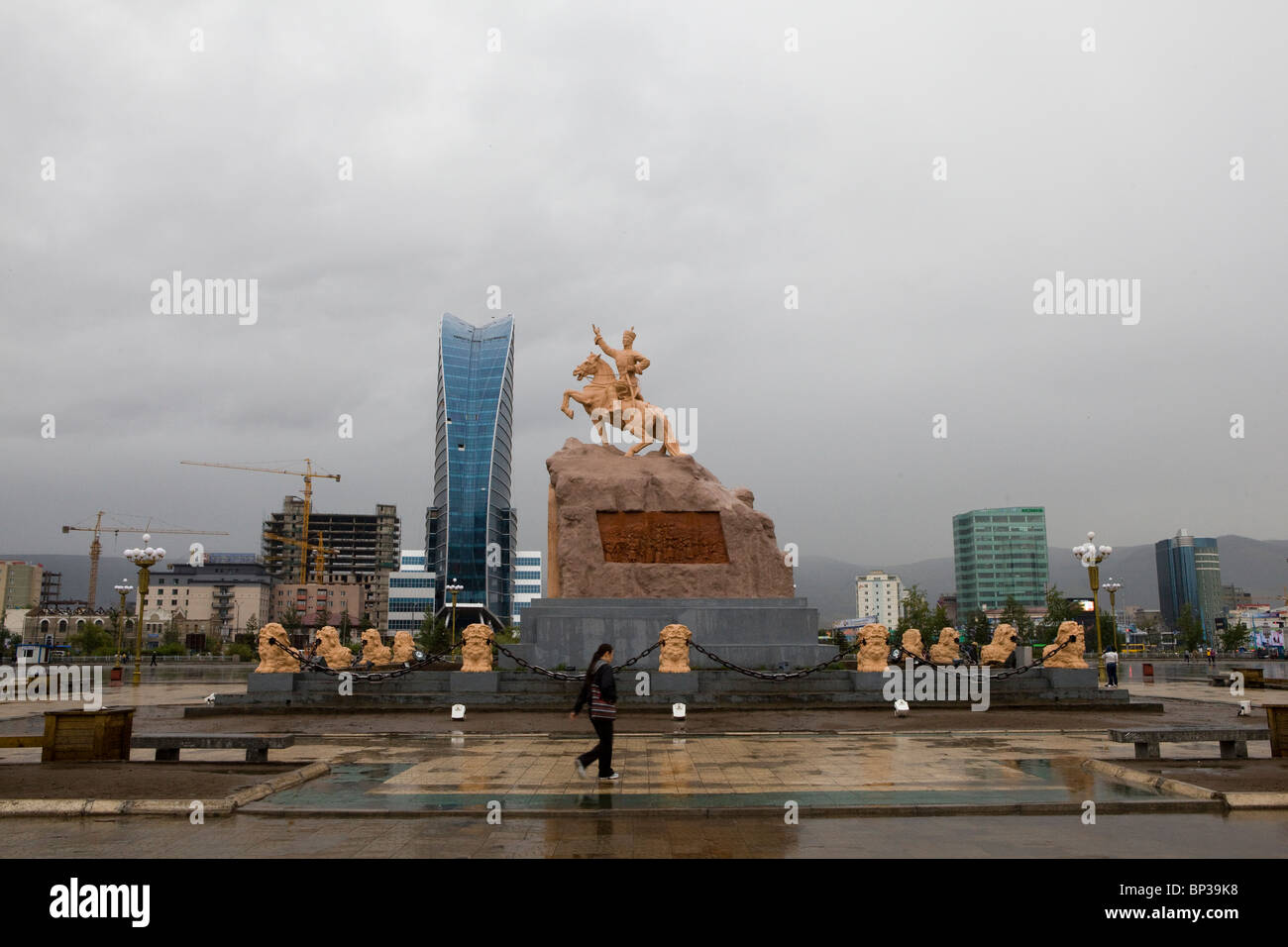 Un jour pluvieux de Sukhbaatar Square, Oulan Bator, Mongolie Banque D'Images