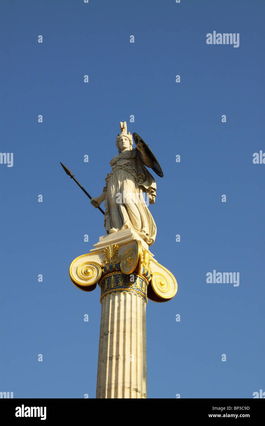 Akadimia Athinon (Académie d'Athènes) sur rue Panepistimiou. Détail de l'immeuble principal. Statue d'Athéna, Athènes, Grèce Banque D'Images