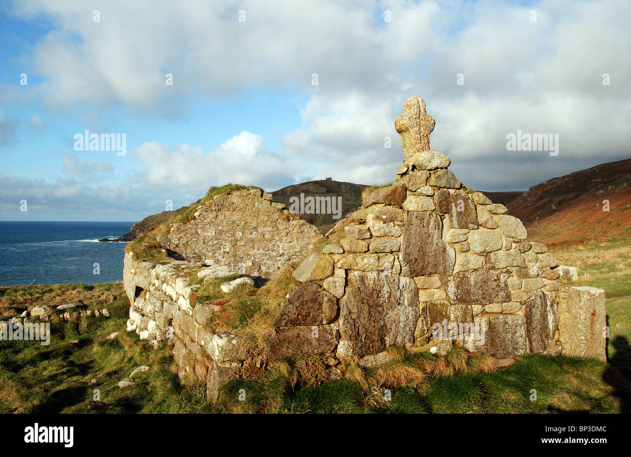 Les ruines de St.Helens oratoire à Cape Cornwall, UK Banque D'Images
