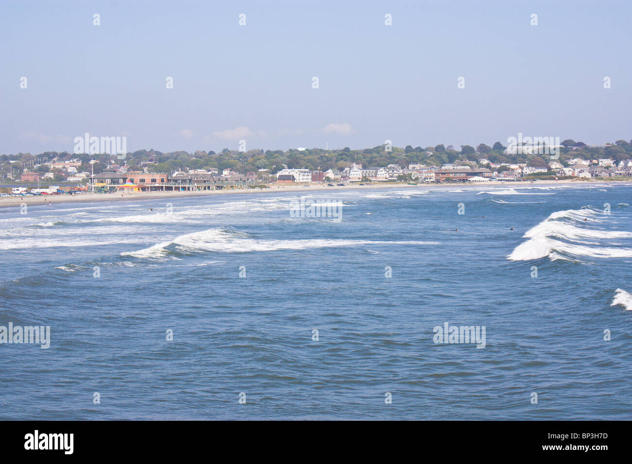 Vue de la Baie d'Easton et Middletown, Rhode Island prises de Newport côté de bay. Banque D'Images