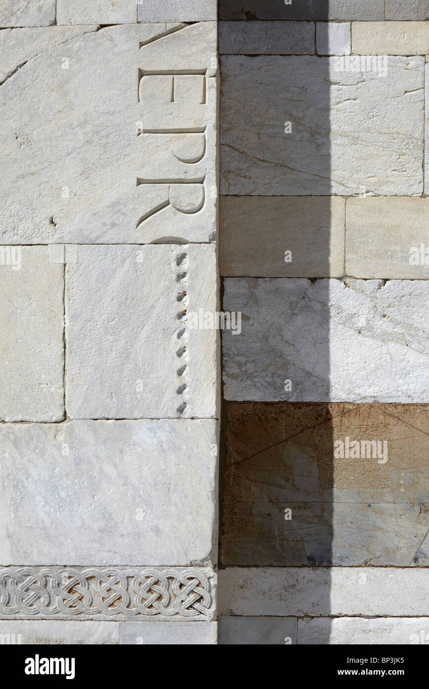 Beau détail mur à la Cathédrale Santa Maria Assunta à Pise, Italie Banque D'Images