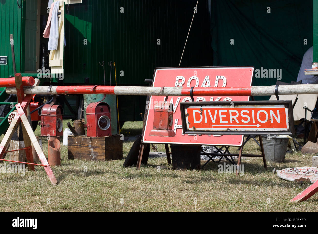 Old Fashioned la signalisation des travaux routiers Banque D'Images