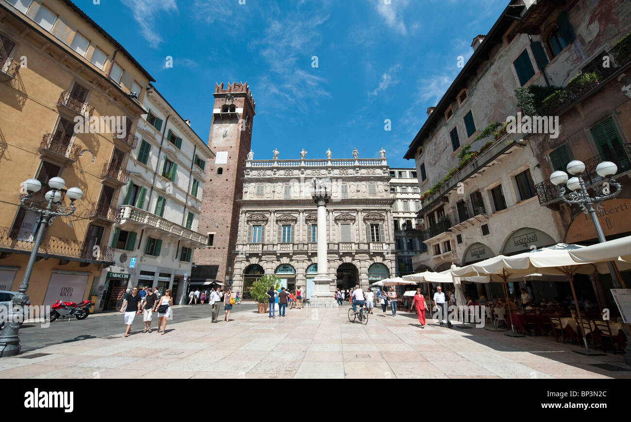 Piazza Erbe Verona Italie Banque D'Images